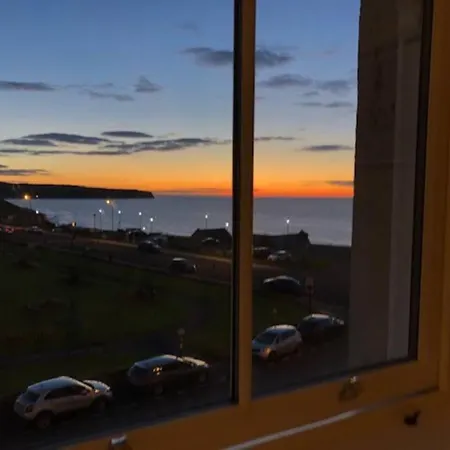 Royal View - 3 Bedroom Flat With Stunning Sea View Whitby